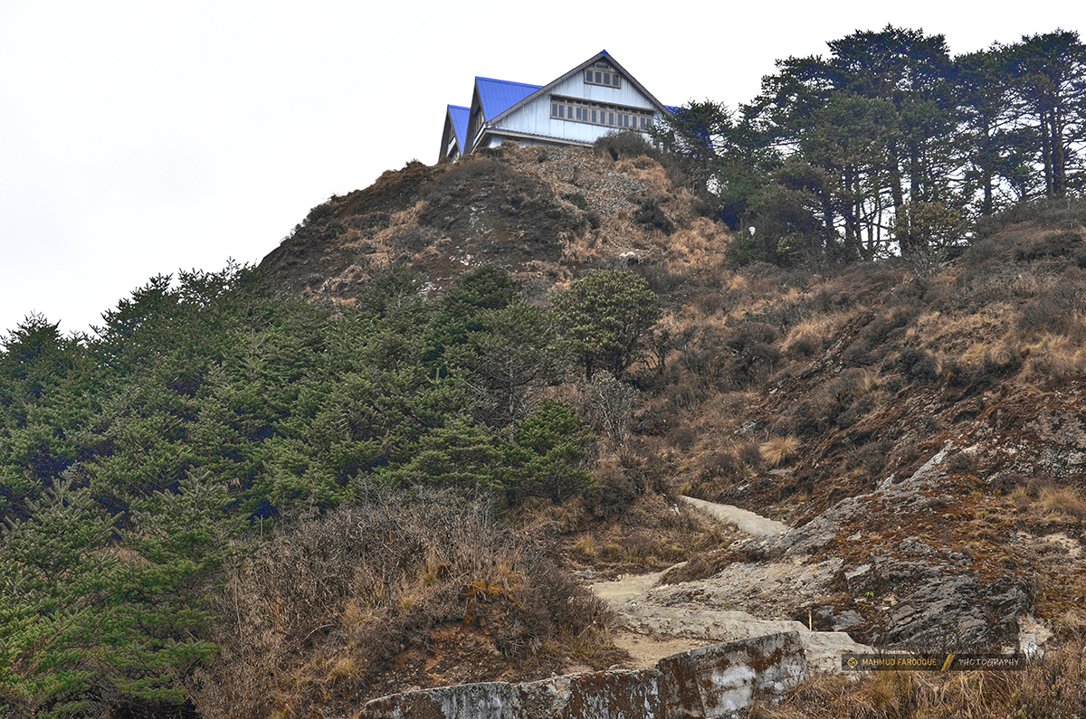 © Mahmud Farooque - View of Sherpa CHallett on the way to sandakphu from Bikheybhanjan